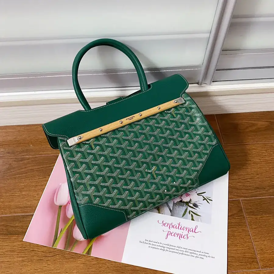 Goyar Saïgon Tote A Versatile and Chic Tote Bag