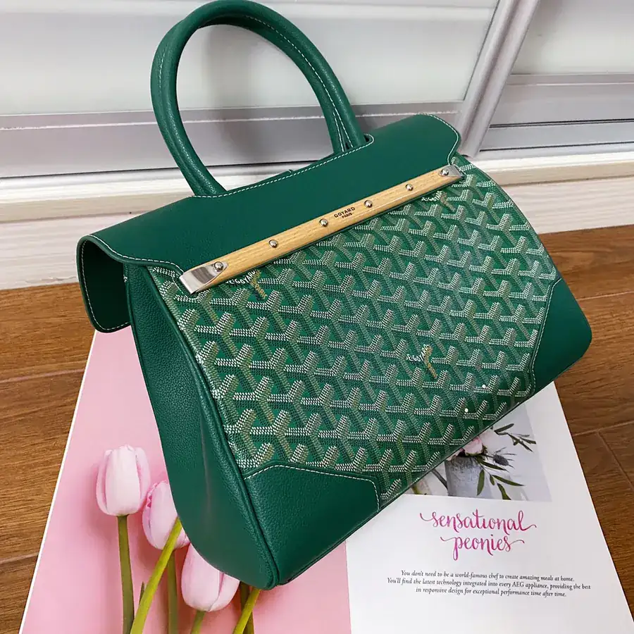 Goyar Saïgon Tote A Versatile and Chic Tote Bag