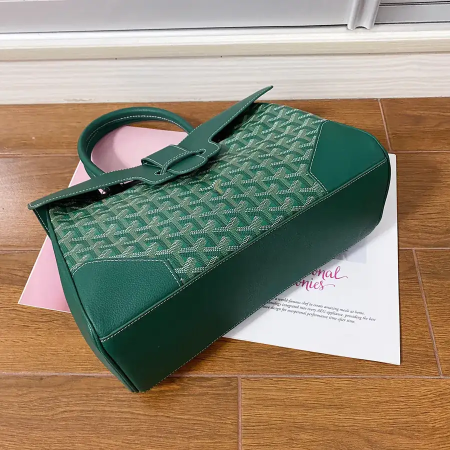 Goyar Saïgon Tote A Versatile and Chic Tote Bag