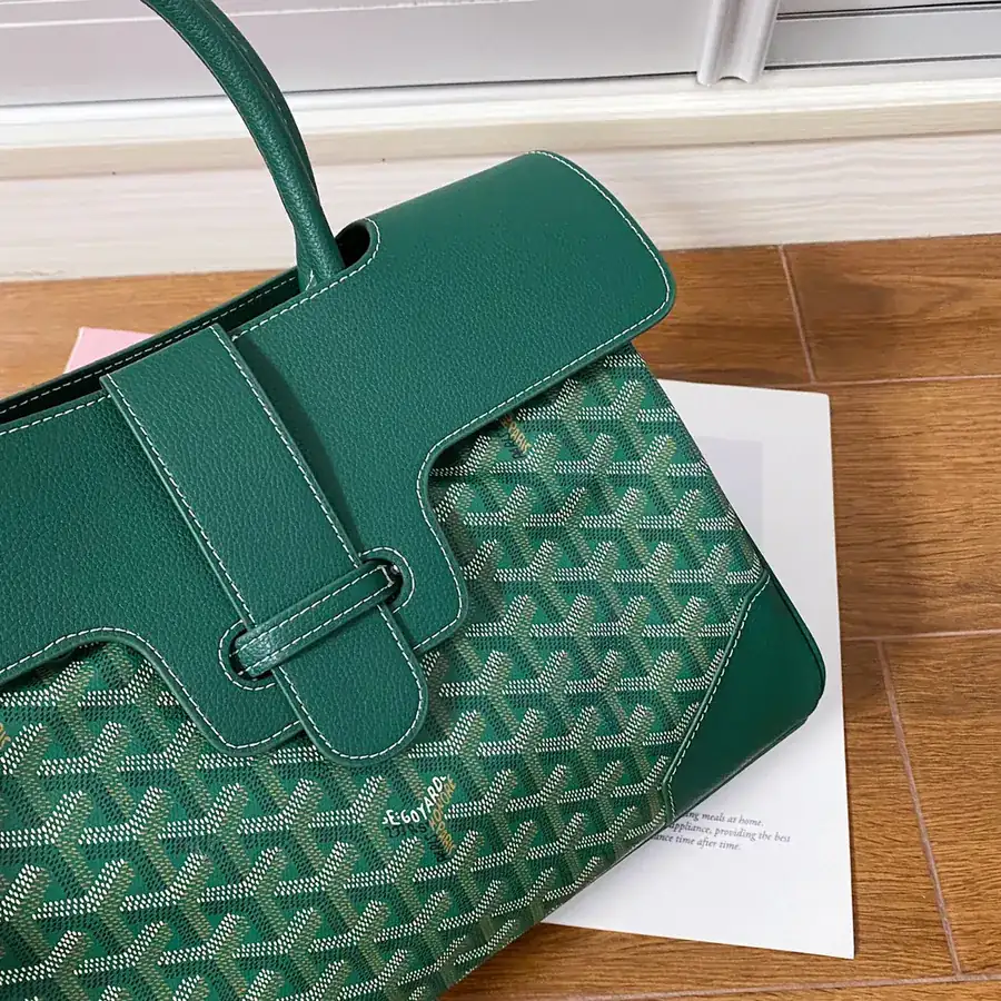 Goyar Saïgon Tote A Versatile and Chic Tote Bag