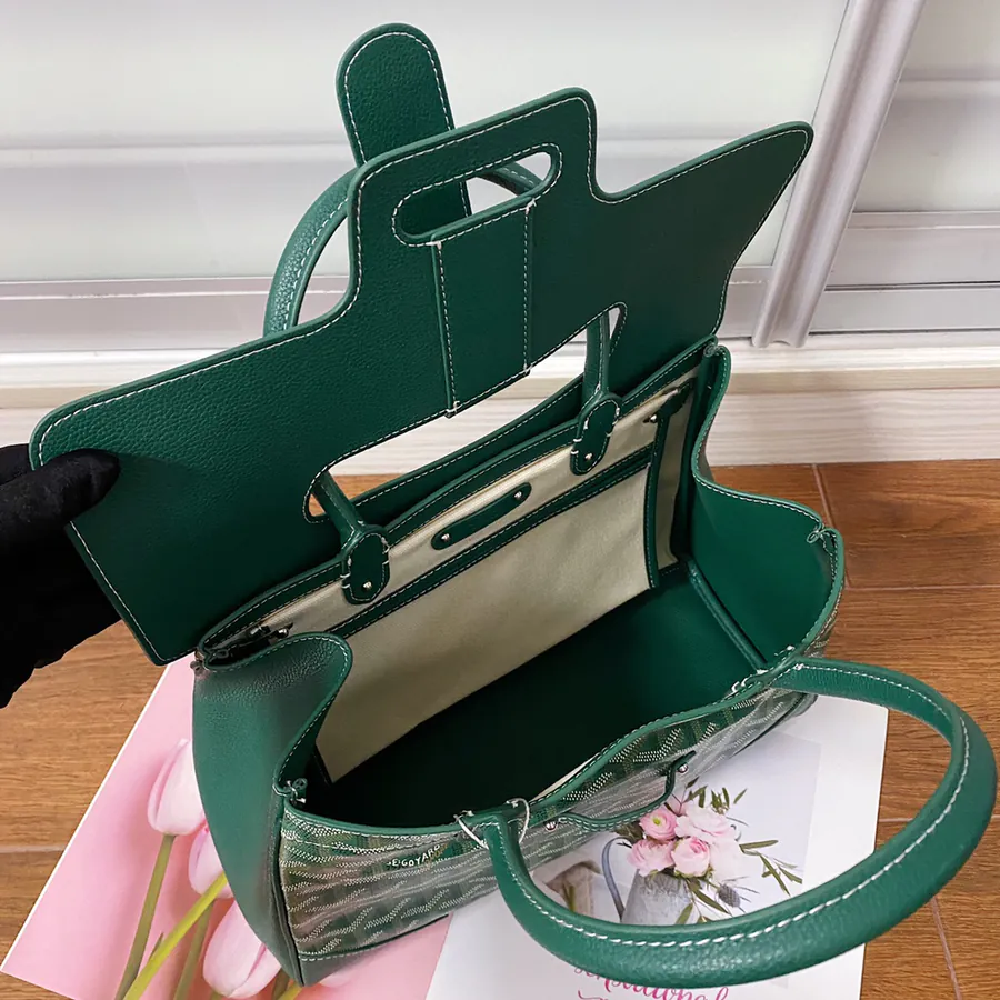 Goyar Saïgon Tote A Versatile and Chic Tote Bag