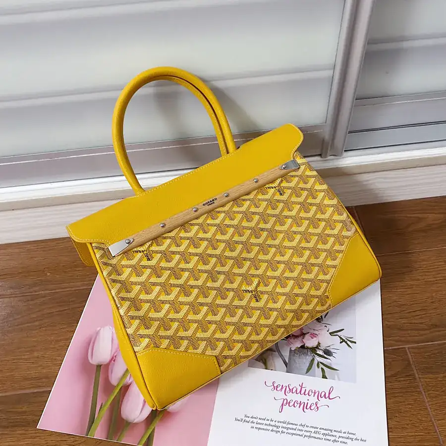 Goyar Saïgon Tote Elegant and Versatile