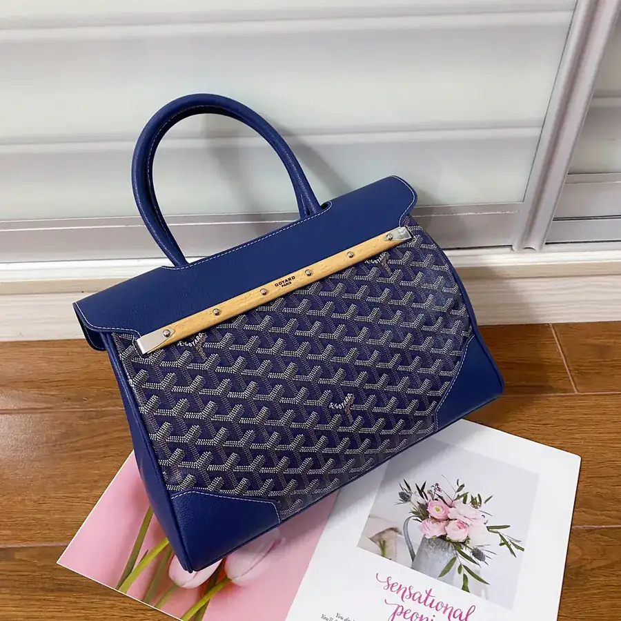 Goyar Saïgon Tote A Versatile and Chic Tote Bag