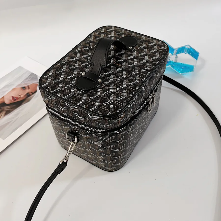 Muse Cosmetic Bag with Smart Interior Space