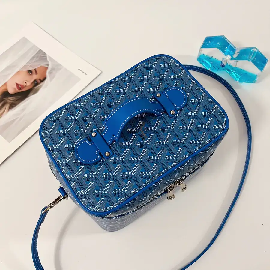 Muse Cosmetic Bag with Smart Interior Space