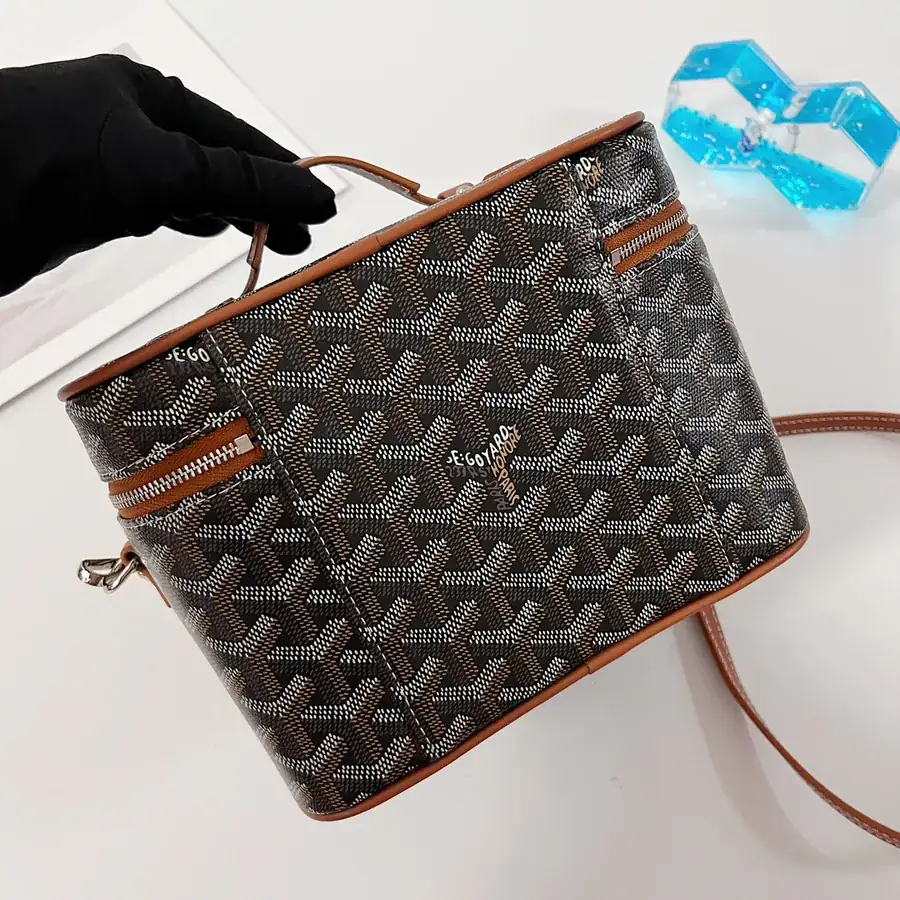 Muse Cosmetic Bag with Smart Interior Space