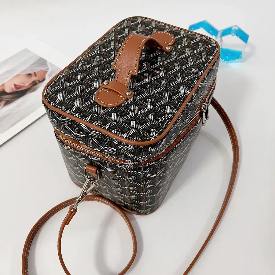 Muse Cosmetic Bag with Smart Interior Space