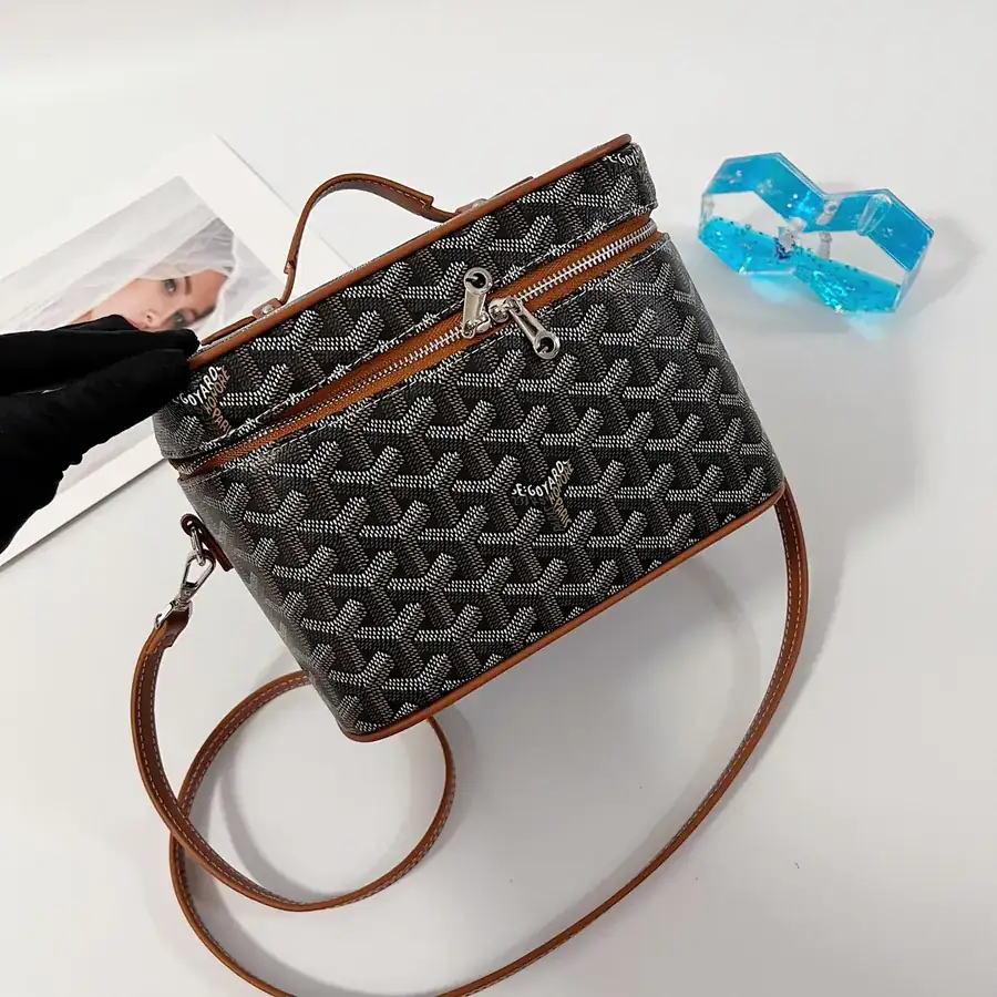 Muse Cosmetic Bag with Smart Interior Space