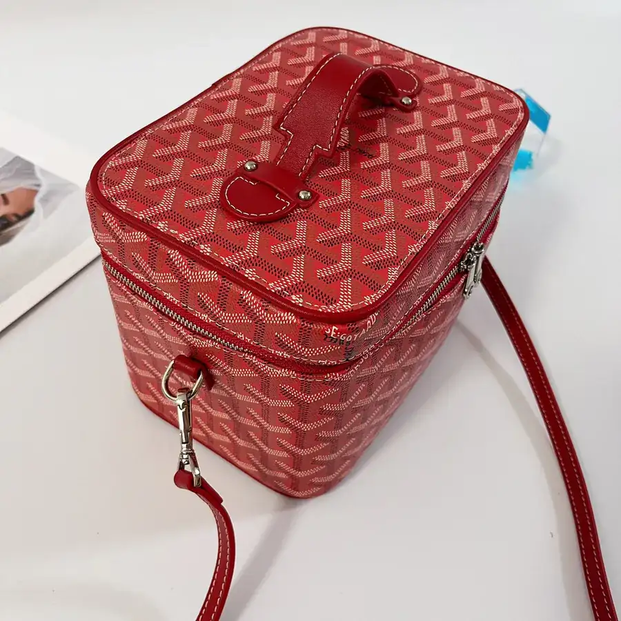 Muse Cosmetic Bag with Smart Interior Space