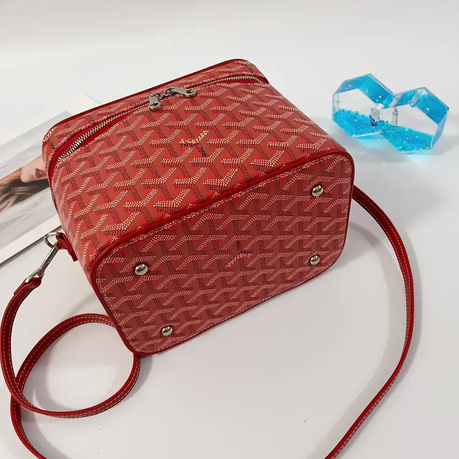 Muse Cosmetic Bag with Smart Interior Space