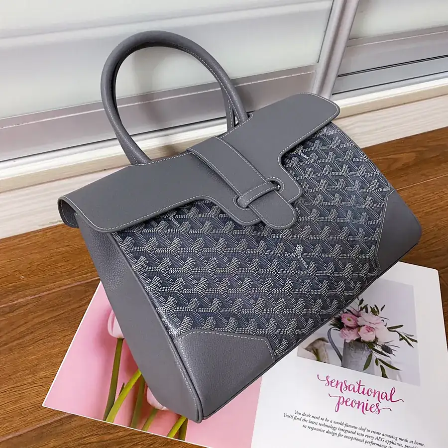 Goyar Saïgon Tote A Versatile and Chic Tote Bag