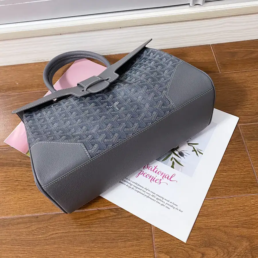 Goyar Saïgon Tote A Versatile and Chic Tote Bag