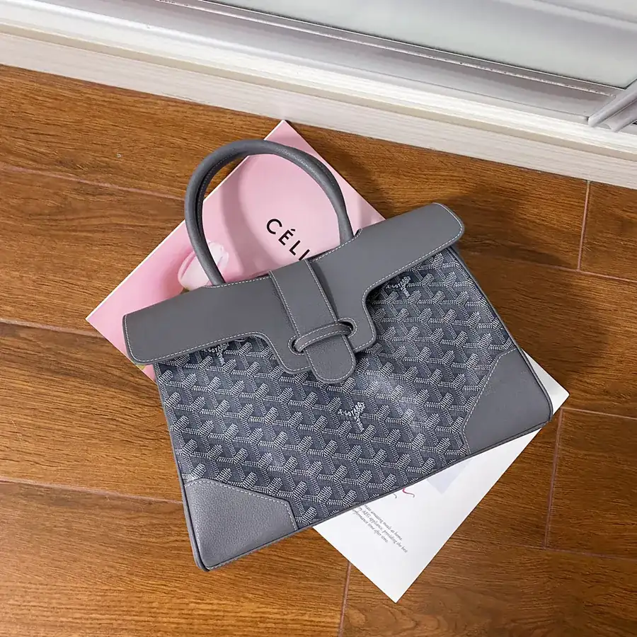Goyar Saïgon Tote A Versatile and Chic Tote Bag