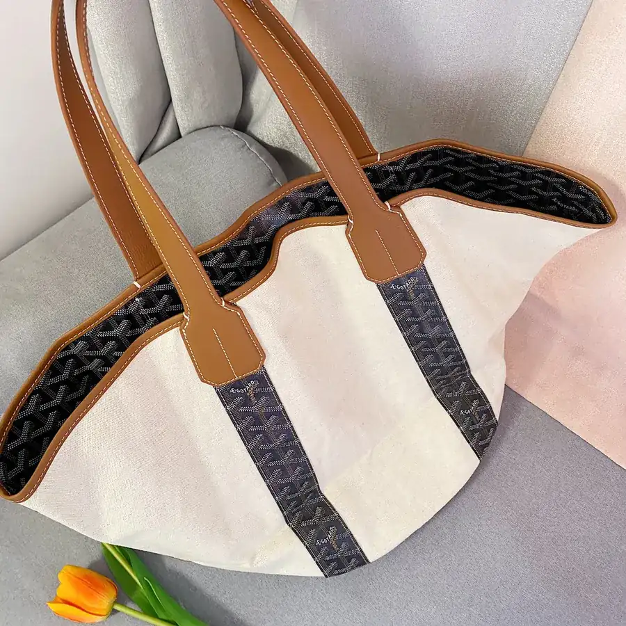 Goyar Shopping Bag Elegant Design