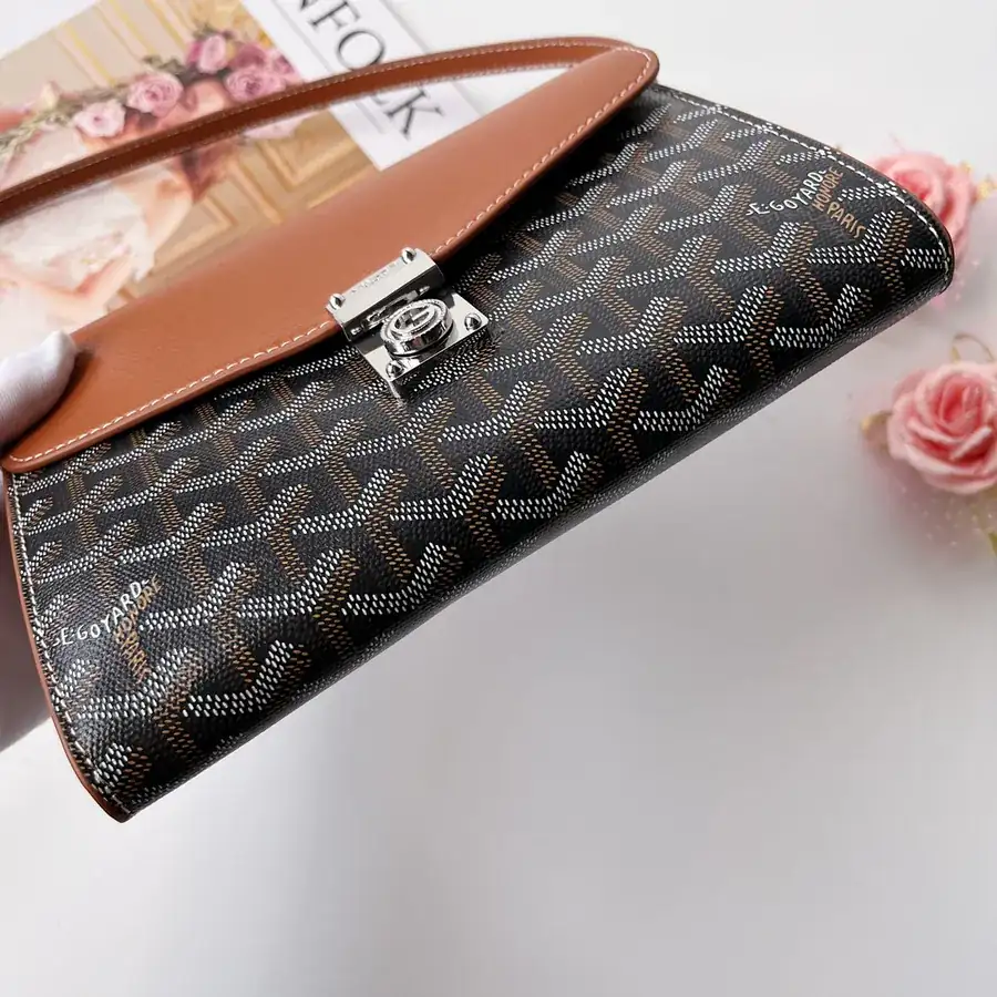 Gogo Chypre Crossbody Bag Stylish and Practical Design
