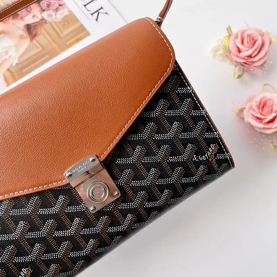 Gogo Chypre Crossbody Bag Stylish and Practical Design