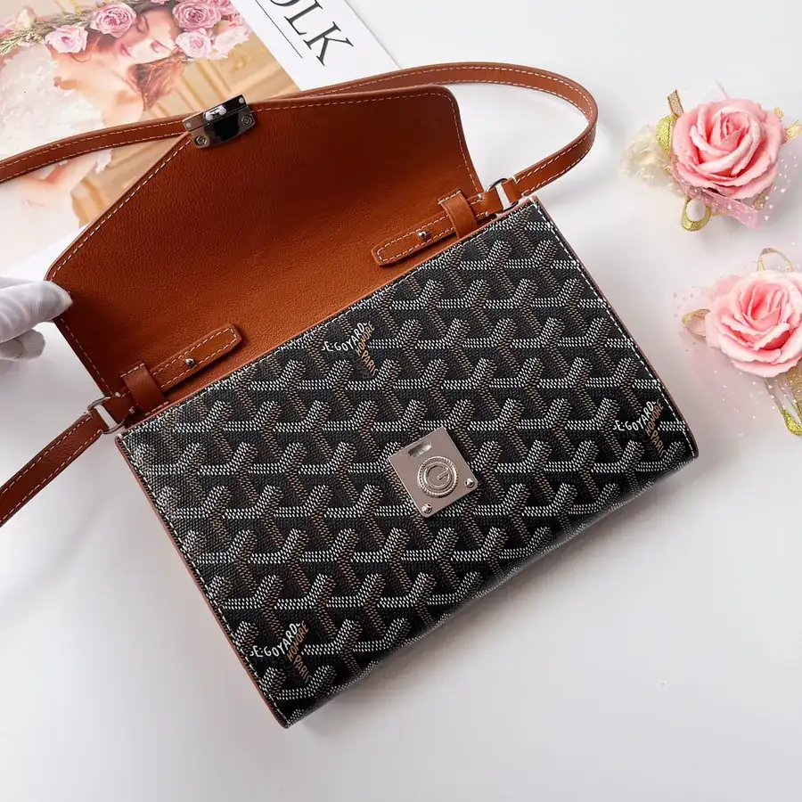 Gogo Chypre Crossbody Bag Stylish and Practical Design