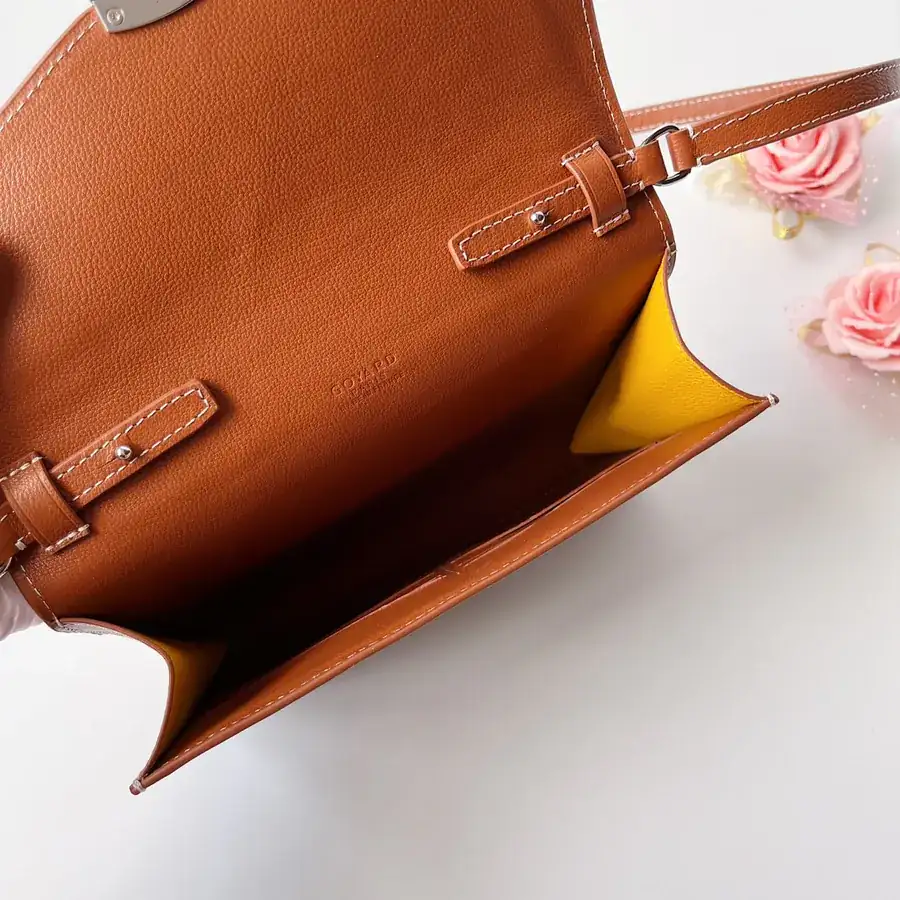 Gogo Chypre Crossbody Bag Stylish and Practical Design