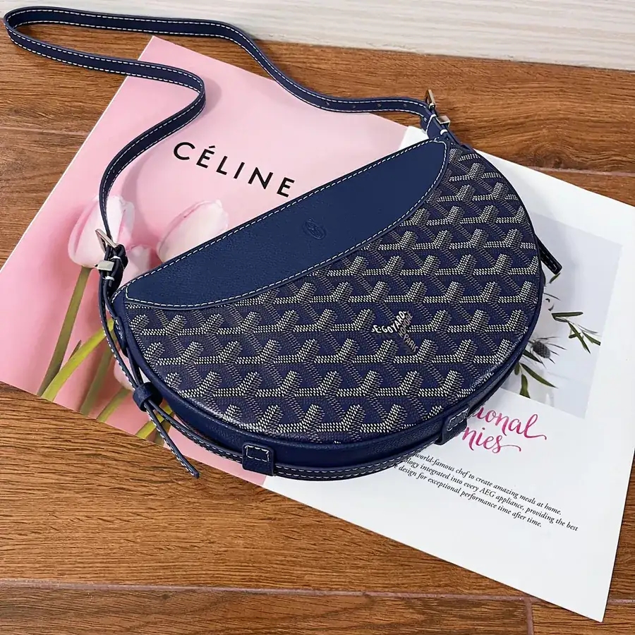 Goya Half Moon Bag Classic Style, Versatile Design
