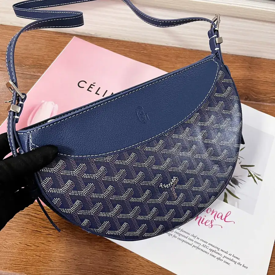 Goya Half Moon Bag Classic Style, Versatile Design