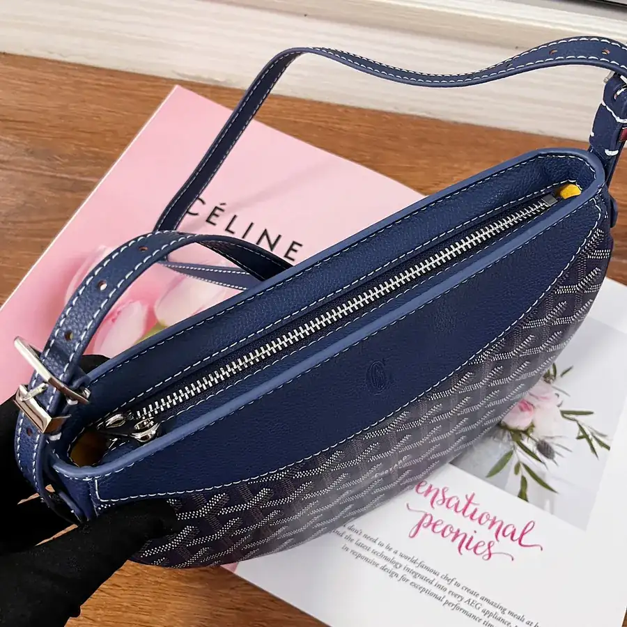Goya Half Moon Bag Classic Style, Versatile Design