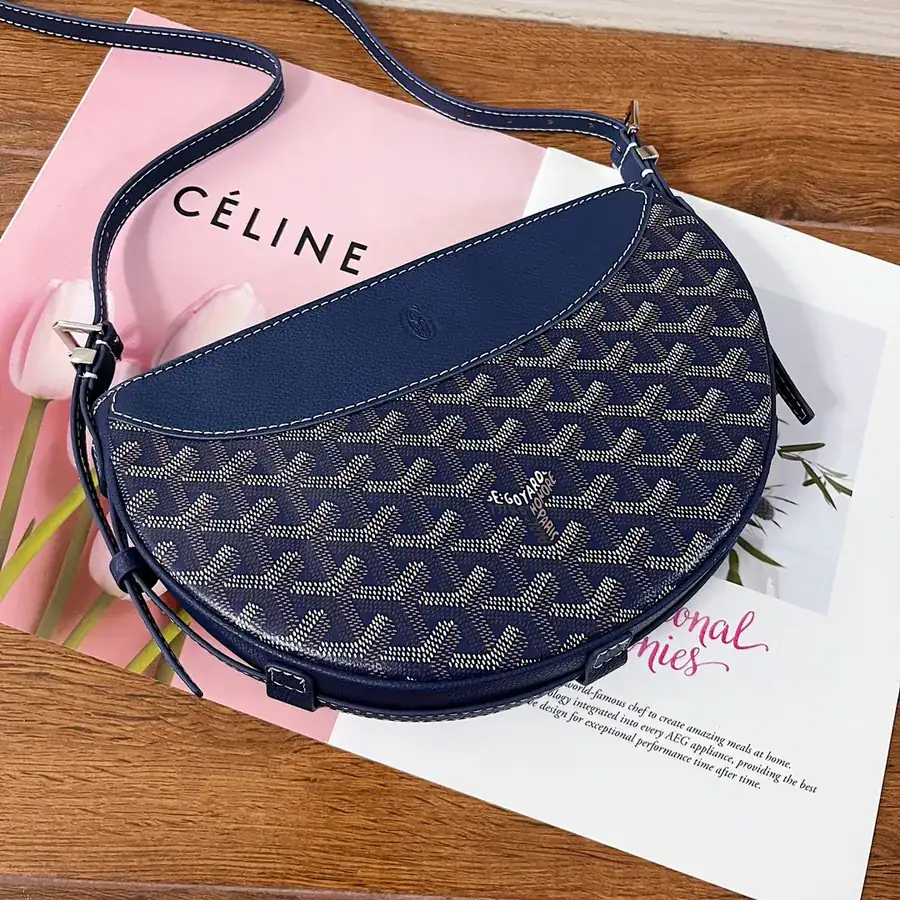 Goya Half Moon Bag Classic Style, Versatile Design