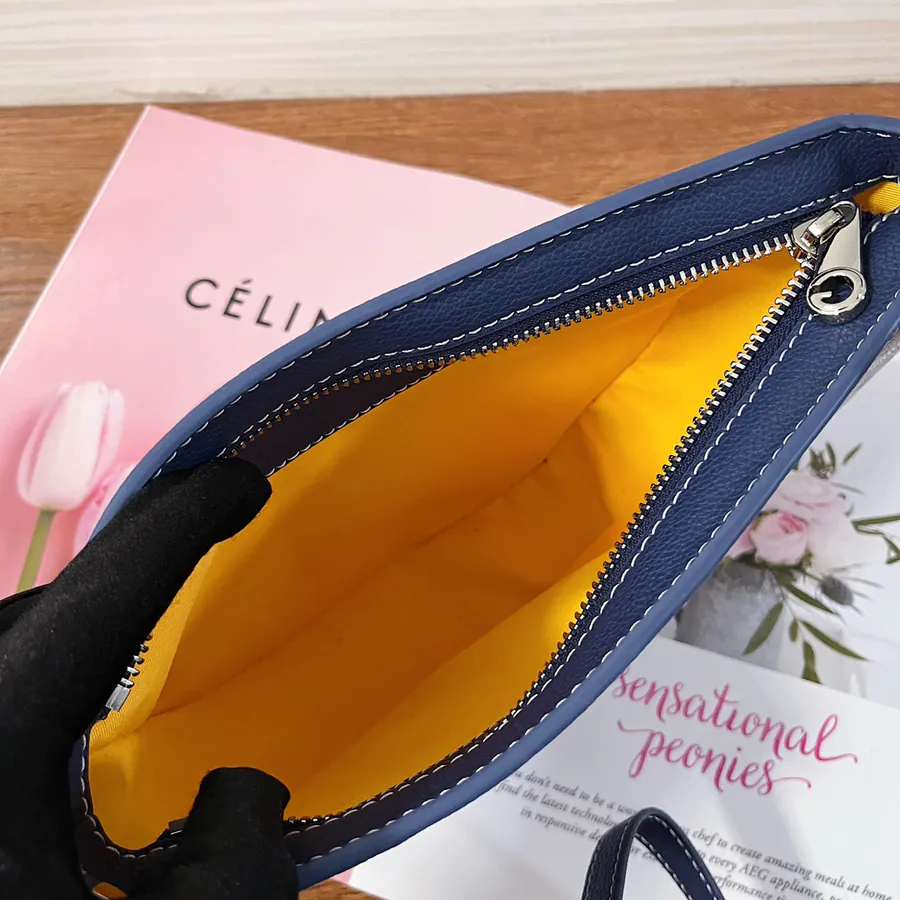 Goya Half Moon Bag Classic Style, Versatile Design
