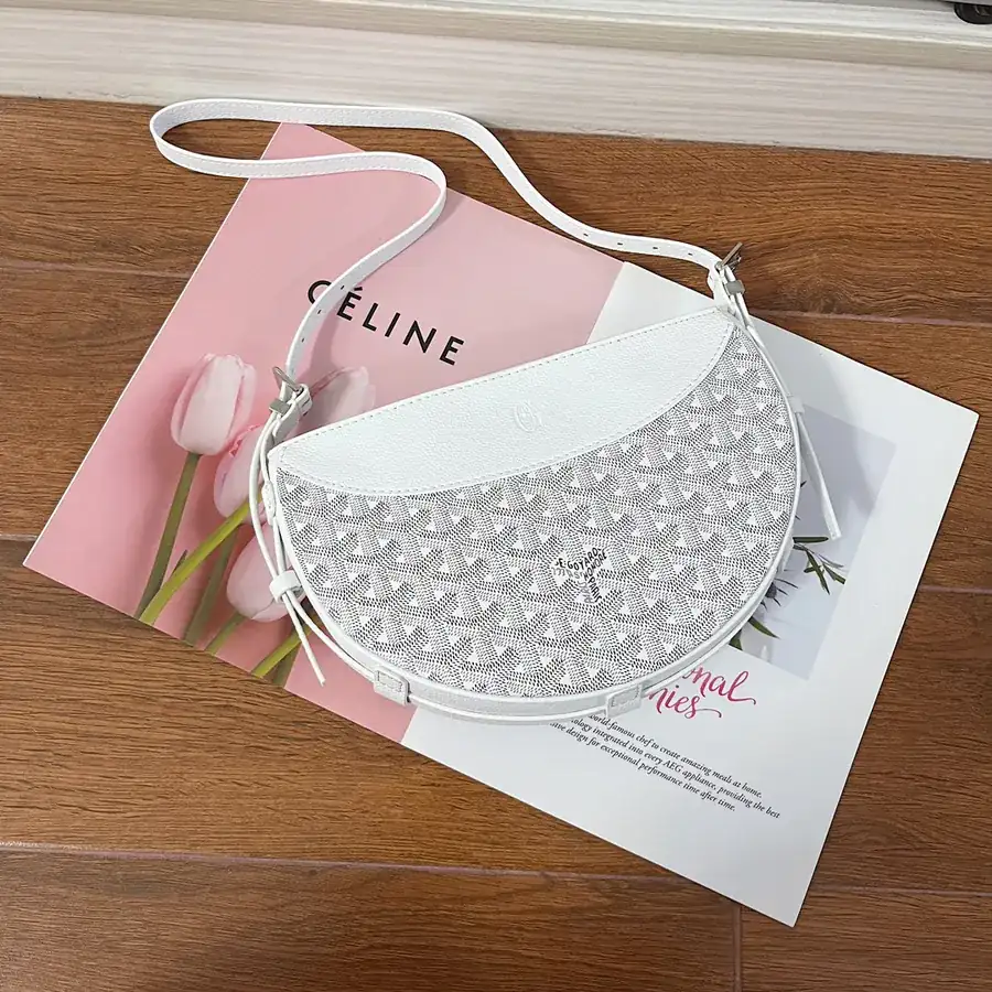 Goya Half Moon Bag Classic Design, Versatile Style