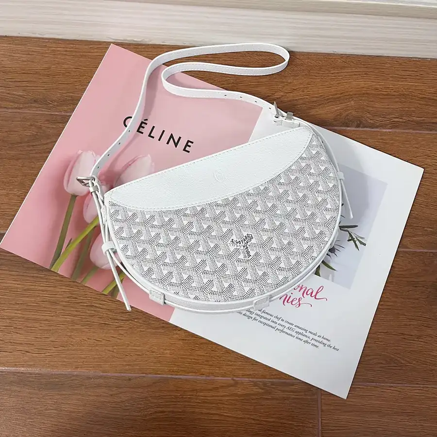 Goya Half Moon Bag Classic Design, Versatile Style