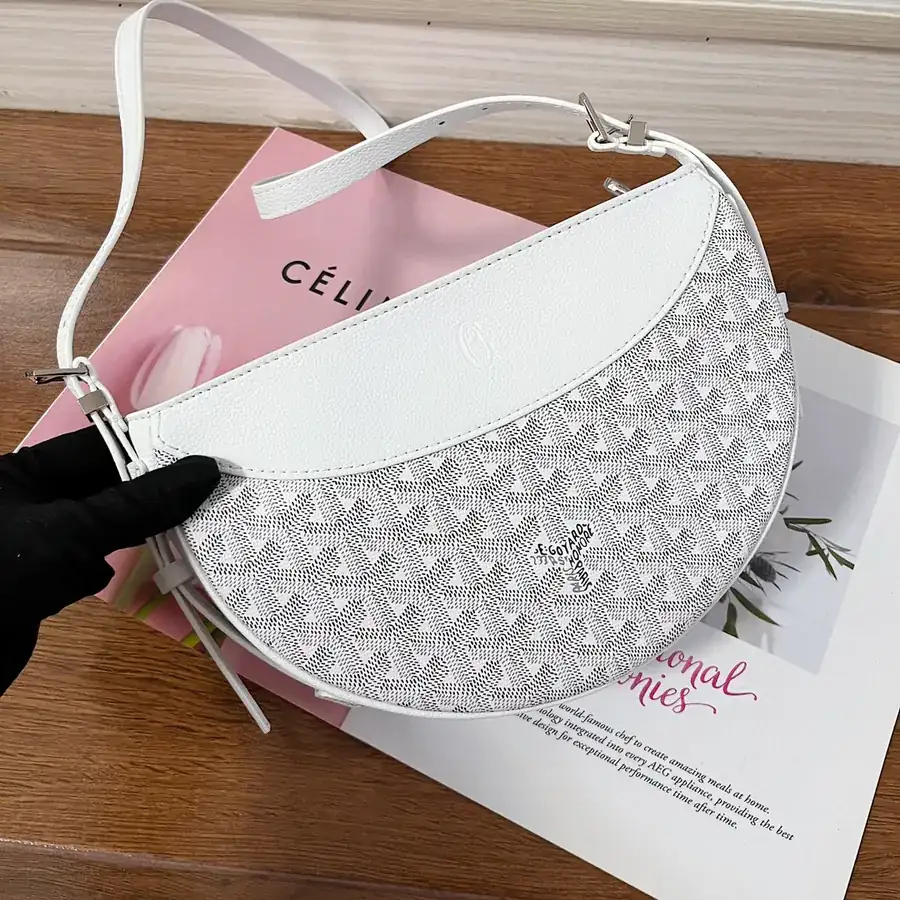 Goya Half Moon Bag Classic Design, Versatile Style