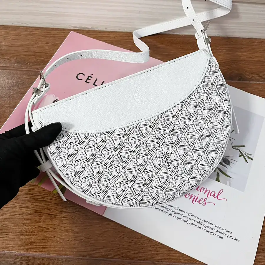 Goya Half Moon Bag Classic Design, Versatile Style