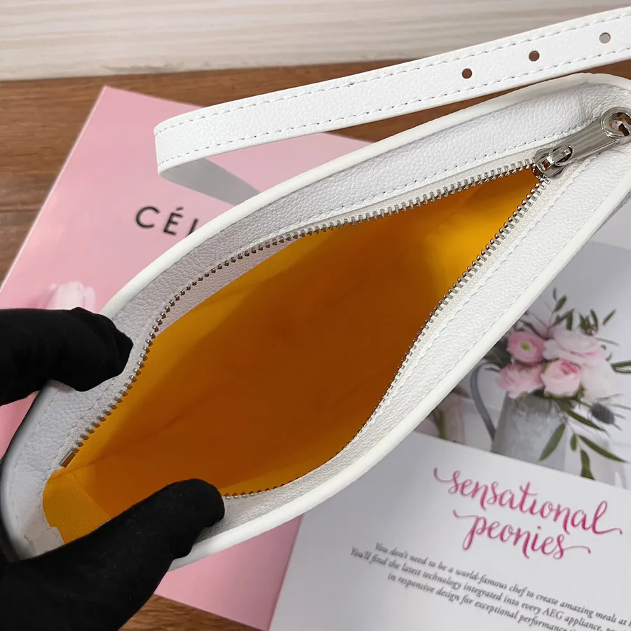 Goya Half Moon Bag Classic Design, Versatile Style
