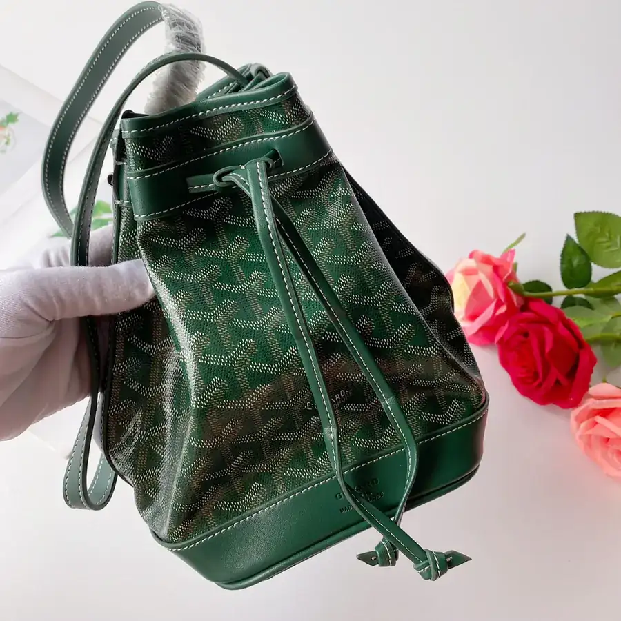 G0YARD (Go Yard) Petitflot Crossbody Bag Lightweight and Versatile