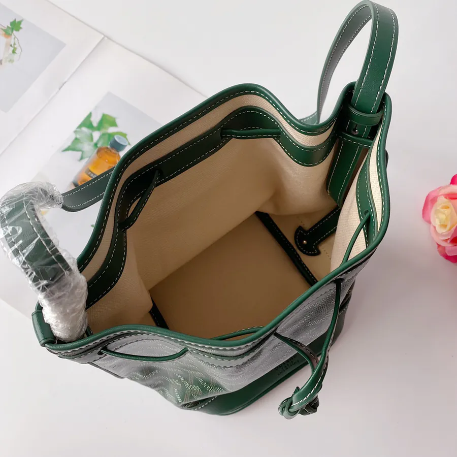G0YARD (Go Yard) Petitflot Crossbody Bag Lightweight and Versatile