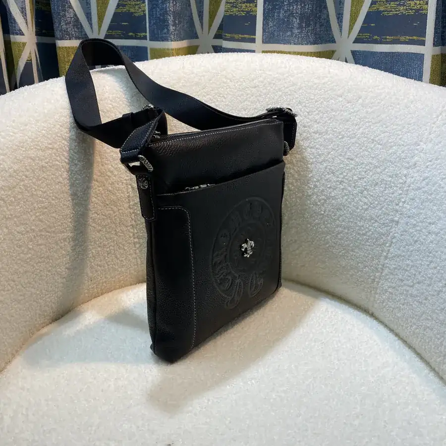 CROOS New Shoulder Bag with Premium Grained Calfskin