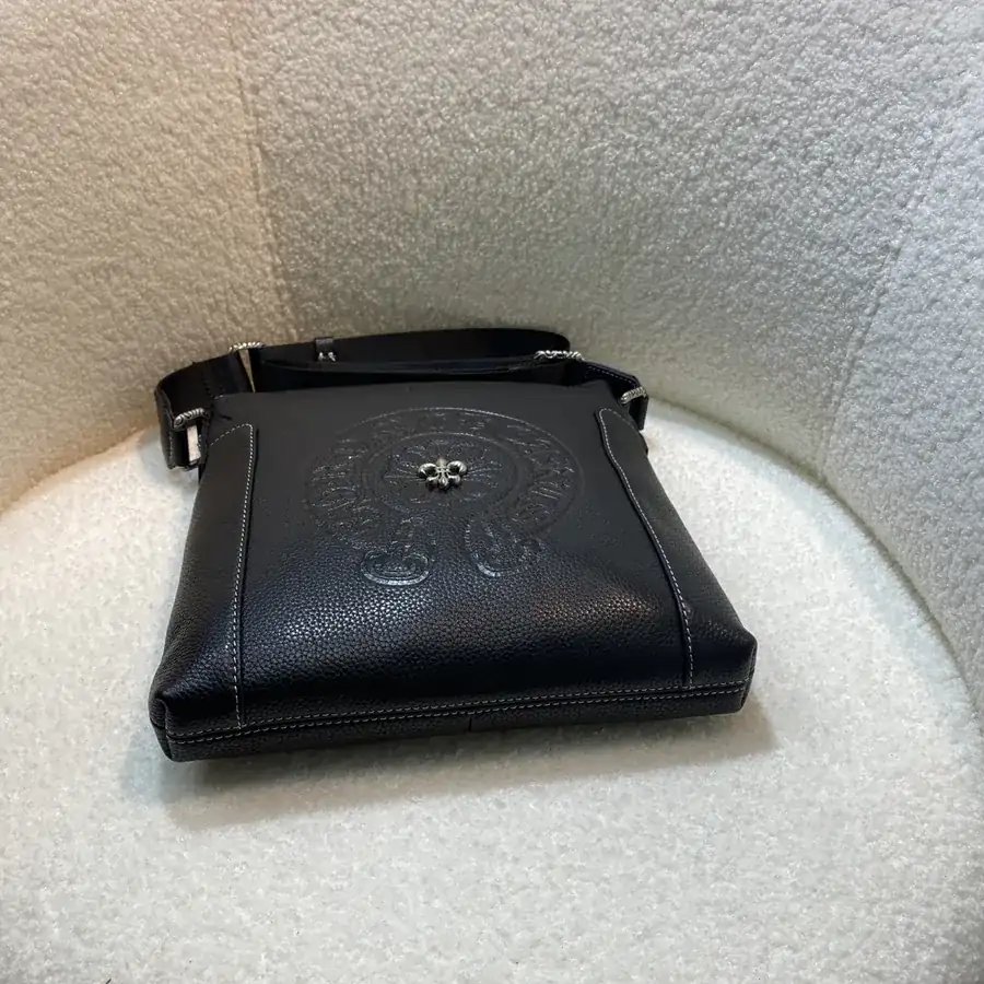 CROOS New Shoulder Bag with Premium Grained Calfskin