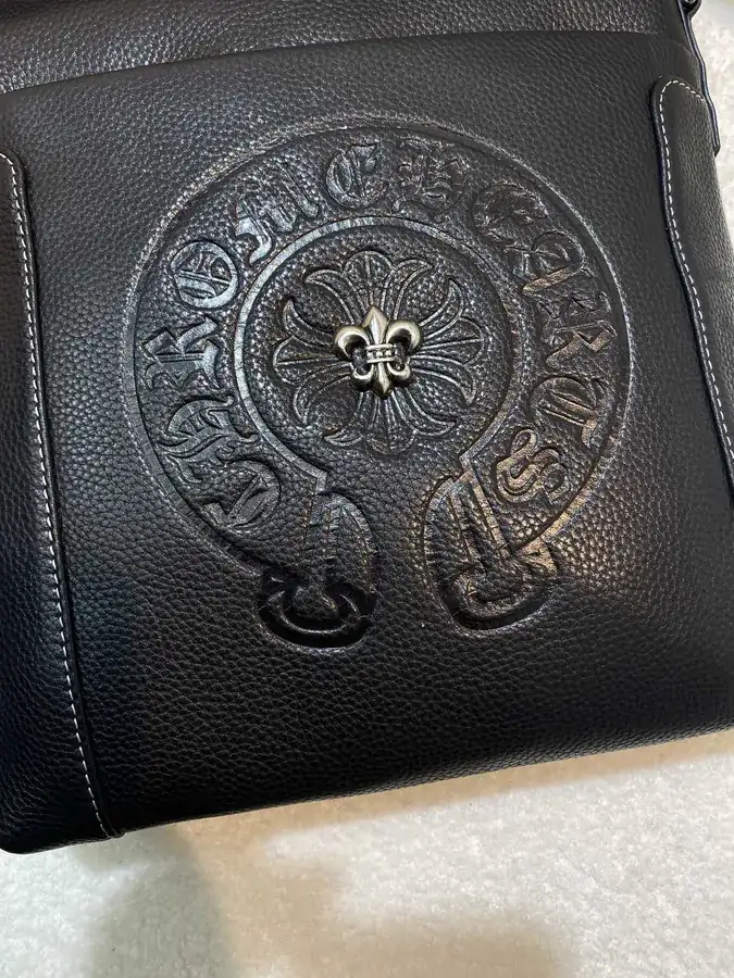 CROOS New Shoulder Bag with Premium Grained Calfskin