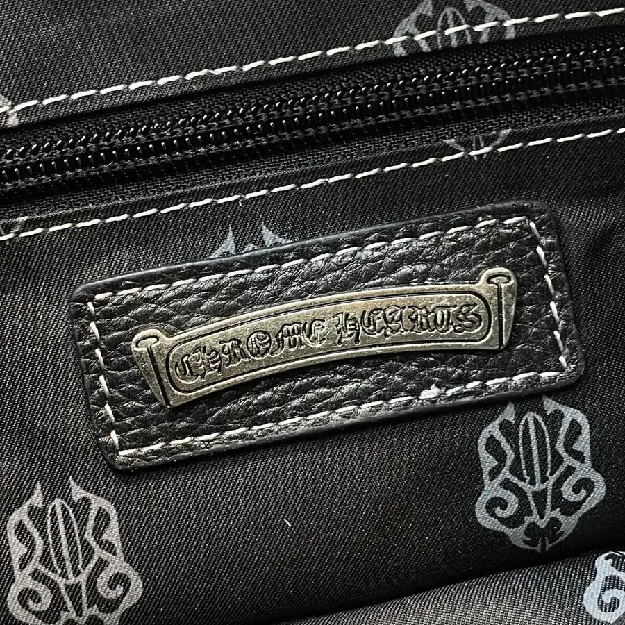 CROOS New Shoulder Bag with Premium Grained Calfskin