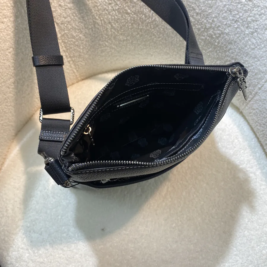 CROOS New Shoulder Bag with Premium Grained Calfskin