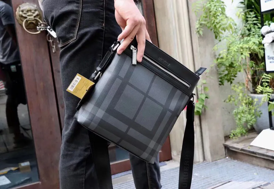Burberry Exclusive New Handbag Large Size
