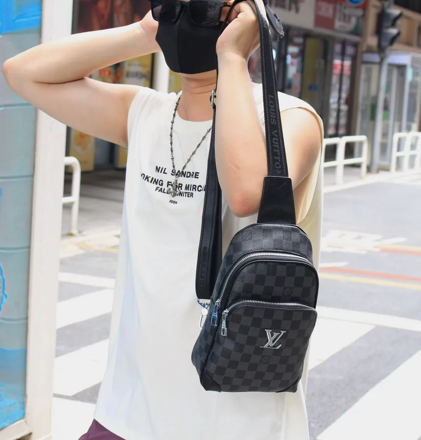 V Maison Vintage Chest Bag