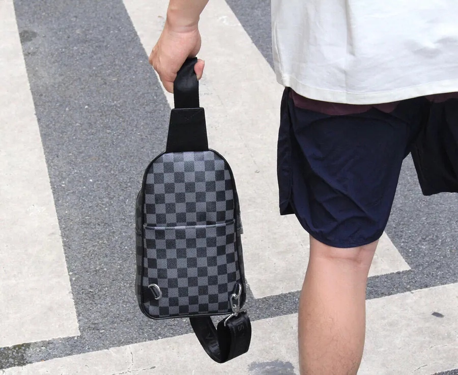 V Maison Vintage Chest Bag