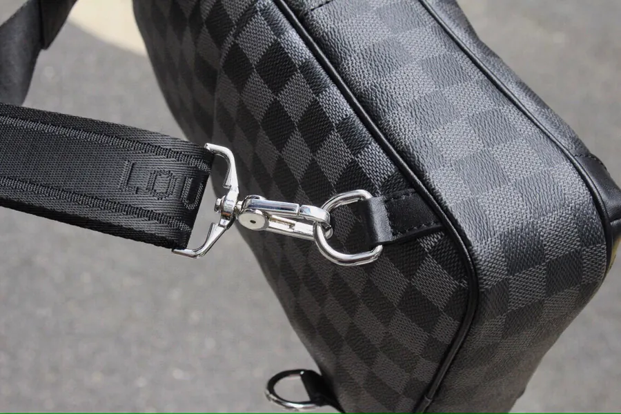 V Maison Vintage Chest Bag