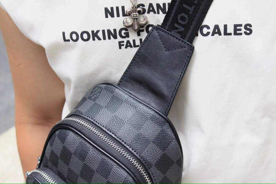 V Maison Vintage Chest Bag