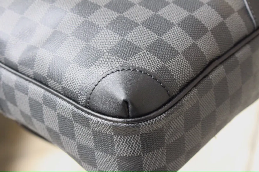 V Maison Vintage Chest Bag