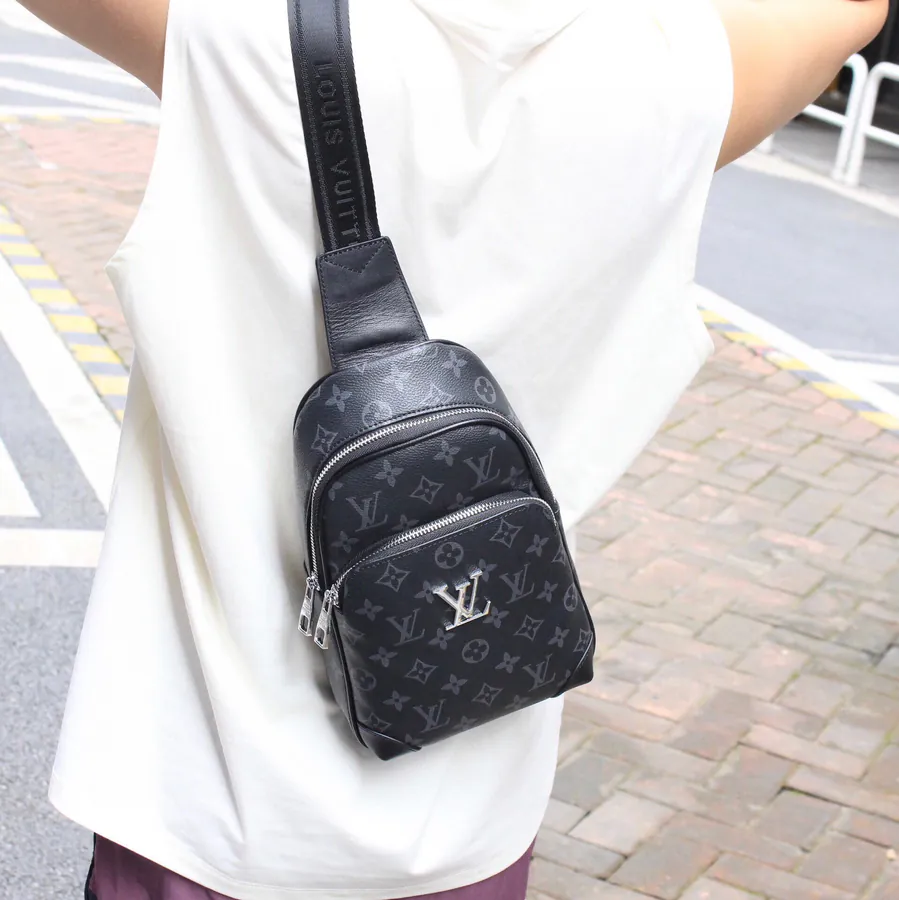 V Maison Vintage Chest Bag