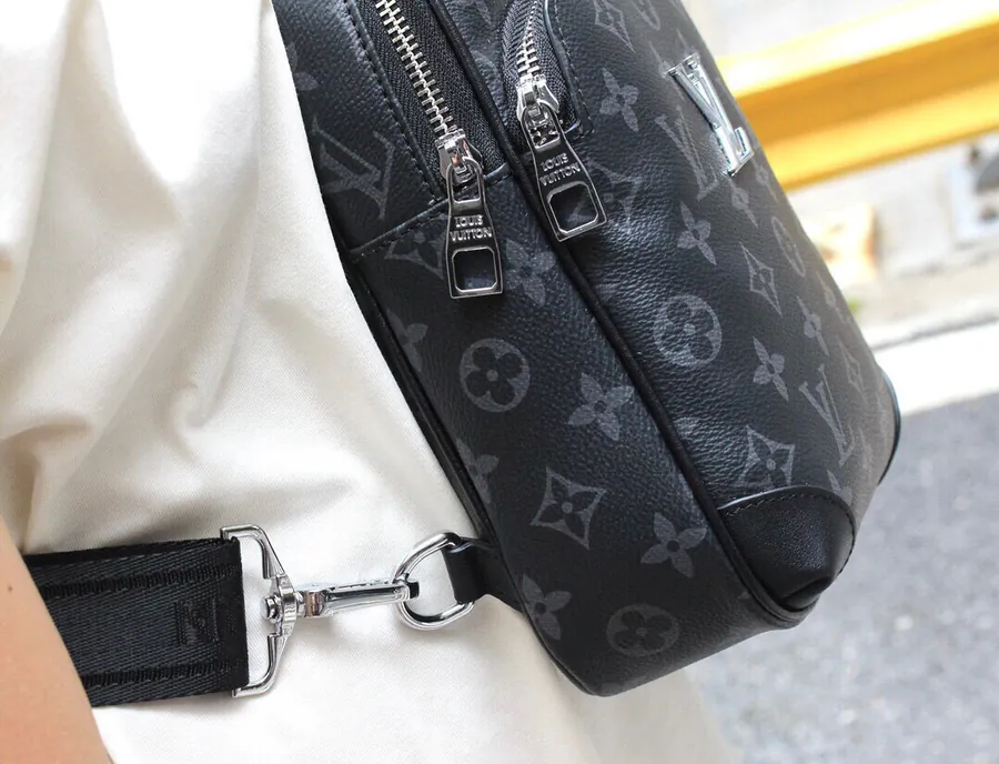 V Maison Vintage Chest Bag