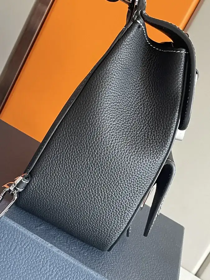 Dio Oblique Mini Tote in Grained Calfskin