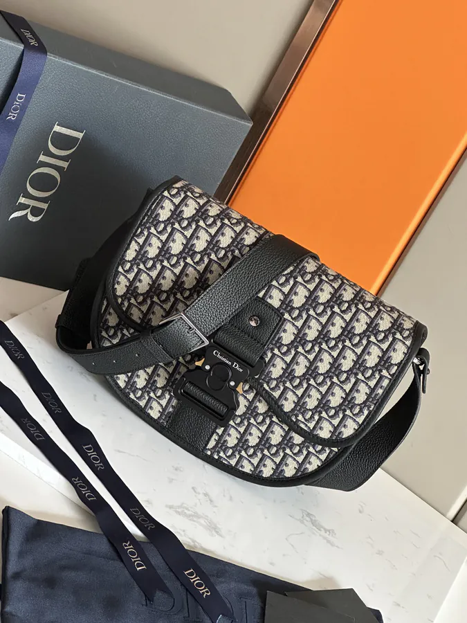 P500 Bucket Bag with Strap Modern Minimalist Design