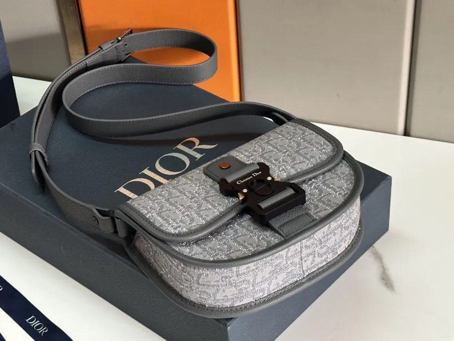 Gallop Messenger Bag Minimalist Design, Premium Materials